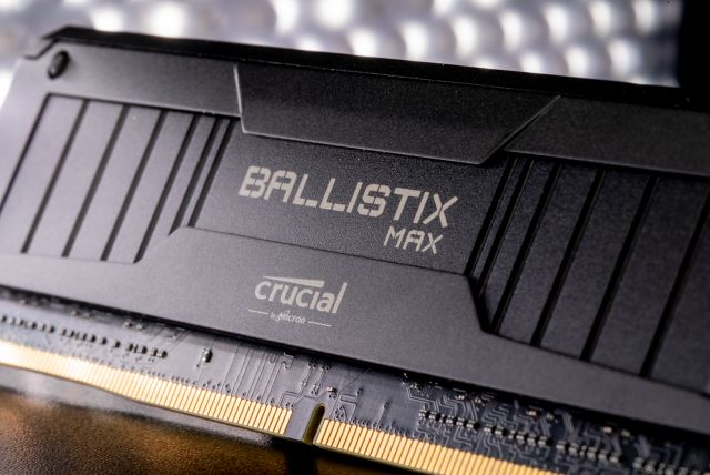 Crucial Ballistix MAX 16GB Kit (2 x 8GB) DDR4-4400 Desktop Gaming 